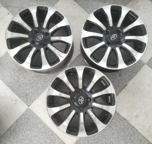 2 jantes alliage Yaris d'origine