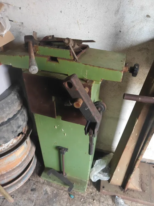 LOTS DES MACHINES DE LA MINUISERIE ET AUTRES