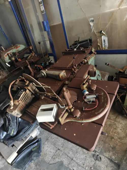 LOTS DES MACHINES DE LA MINUISERIE ET AUTRES