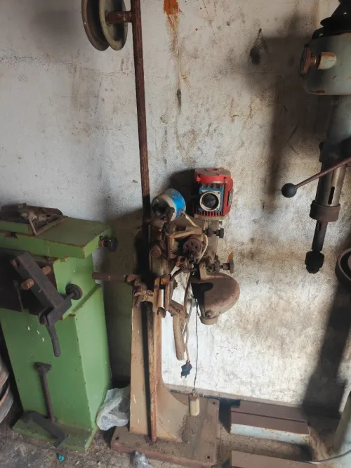 LOTS DES MACHINES DE LA MINUISERIE ET AUTRES