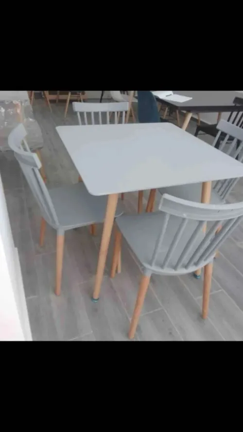 Chaise bistrot en blanc noir gris et Crème