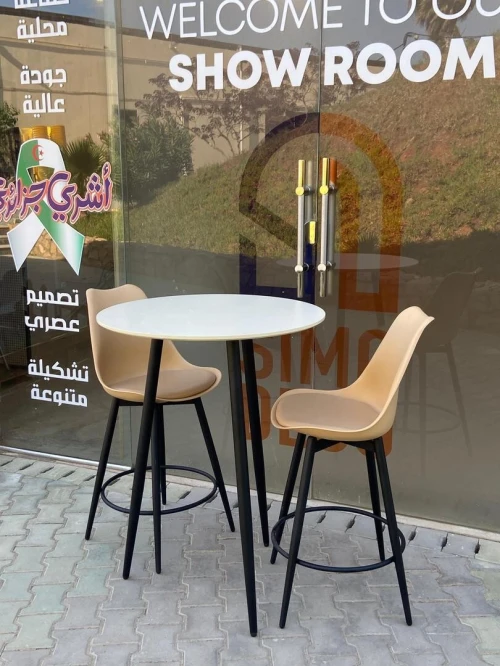 Chaises tulipes et table hautes disponibles