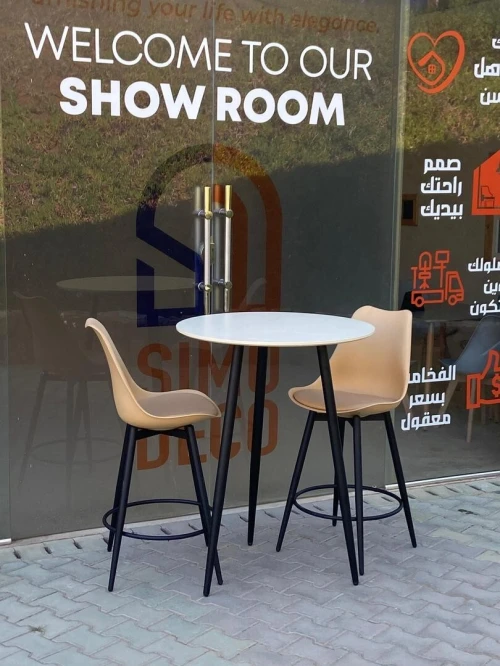 Table 80cm haute et chaises Tulipes hautes disponibles