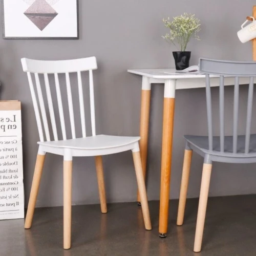 Chaise bistrot en blanc noir gris et Crème