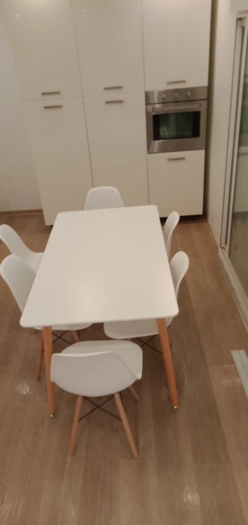 Solde table SCANDINAVE avec  chaise prix imbattable 