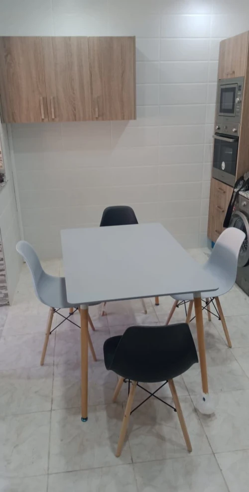 Solde table SCANDINAVE avec  chaise prix imbattable 