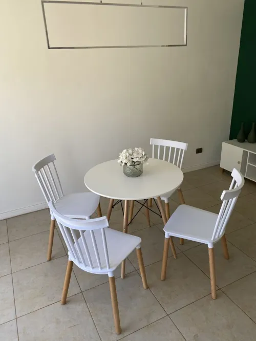 Chaise bistrot en blanc noir gris et Crème