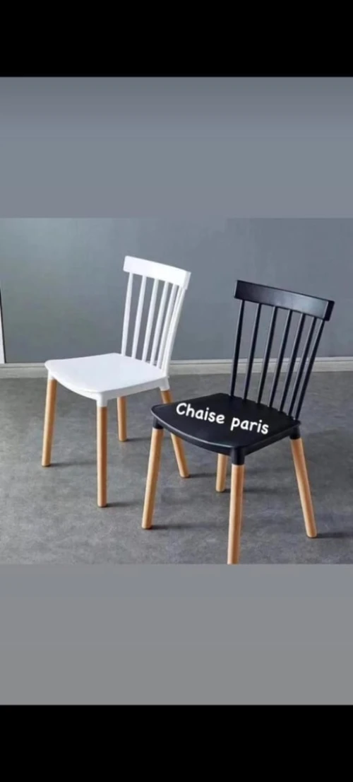 Chaise Bistrot disponible en noir blanc gris et Crème