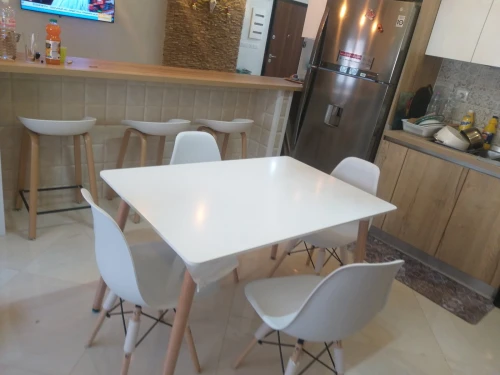 Solde table SCANDINAVE avec  chaise prix imbattable 