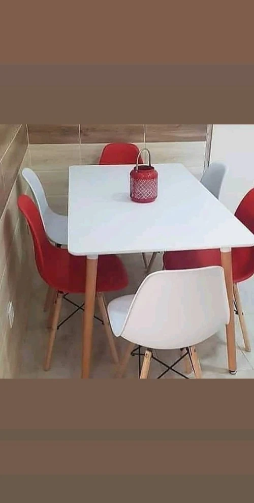 Solde table SCANDINAVE avec  chaise prix imbattable 