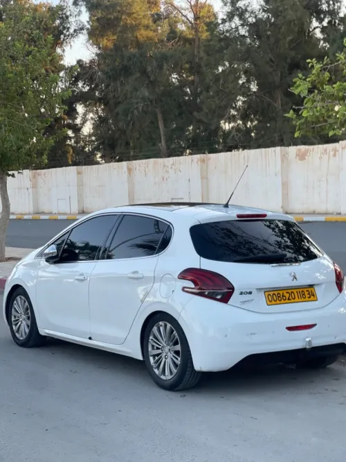 Peugeot 208 2018 Allure