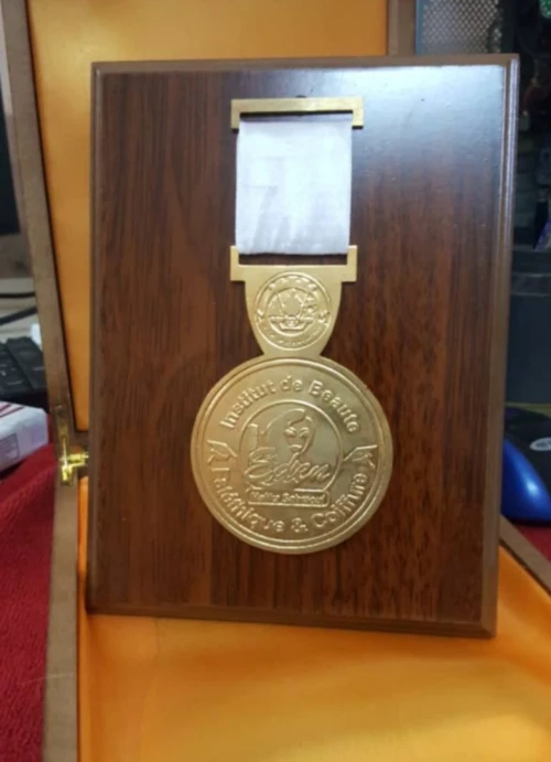 médaille bronze personnalisé et trophée 