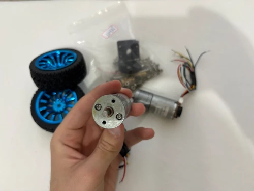 Kit moteurs DC avec encodeur pour robot mobile / voiture RC + roues