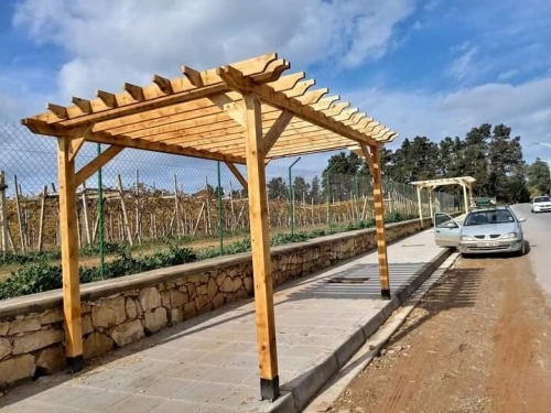 Pergola en bois rouge