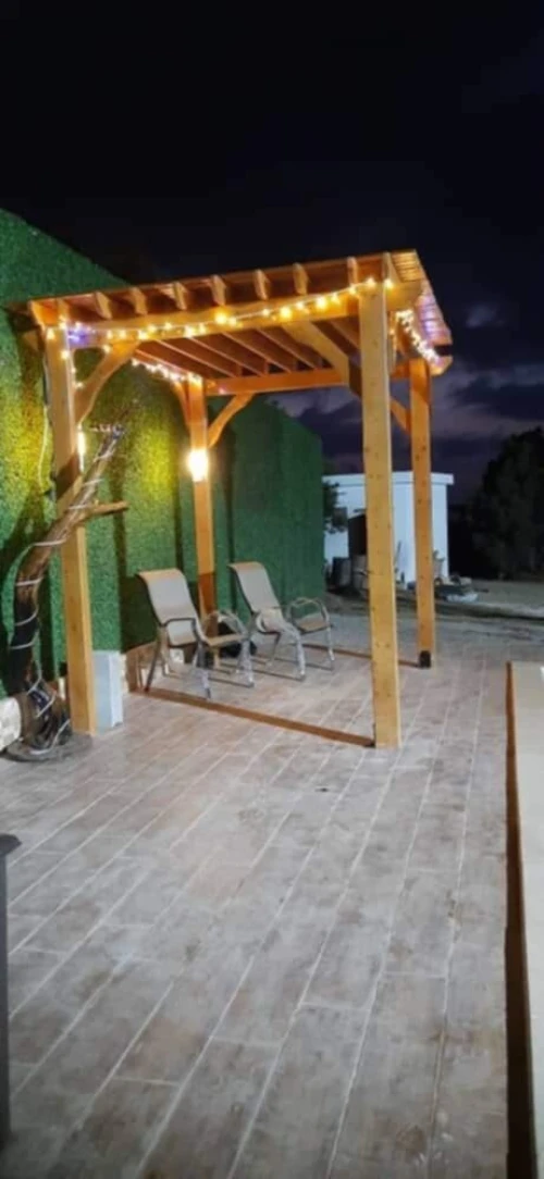 Pergola en bois rouge
