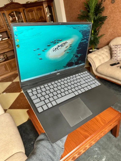 Dell Vostro 5590