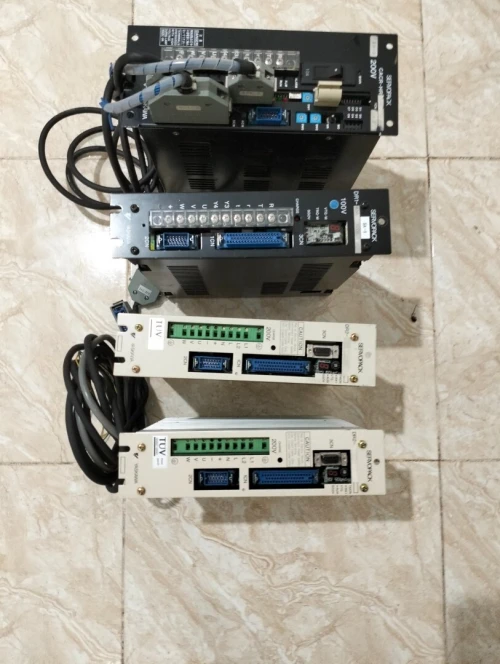 Servopack /Servomoteur yaskawa /OMRON