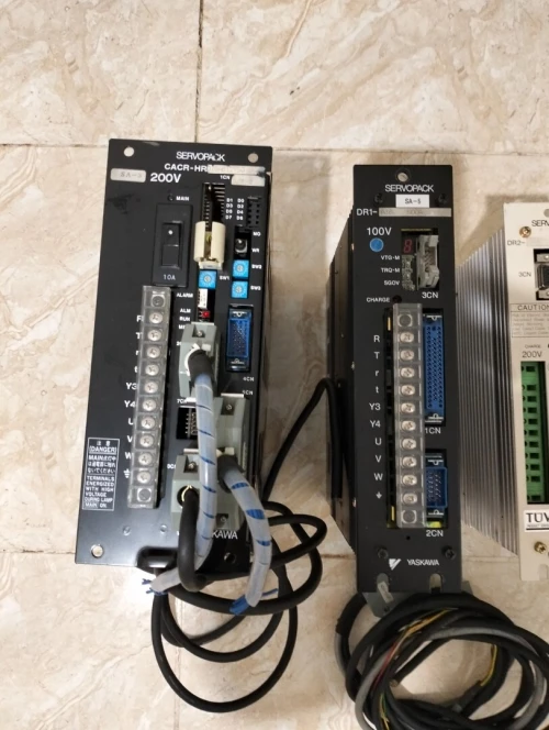 Servopack /Servomoteur yaskawa /OMRON