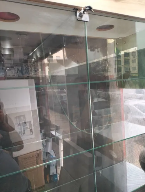 Vitrine Présentoir en verre 