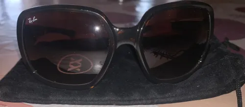 Lunette de soleil pour femme marque Ray Ban