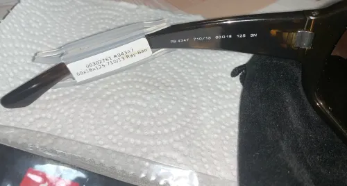 Lunette de soleil pour femme marque Ray Ban