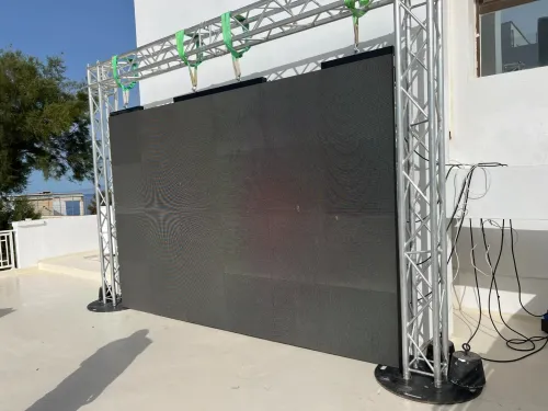 location et vente sur mesure d'écrans géants à LED et matériel de sonorisations et lumières