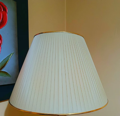 Lampadaire abat-jour modèle SILHOUETTE. HAUTEUR 1M60CM