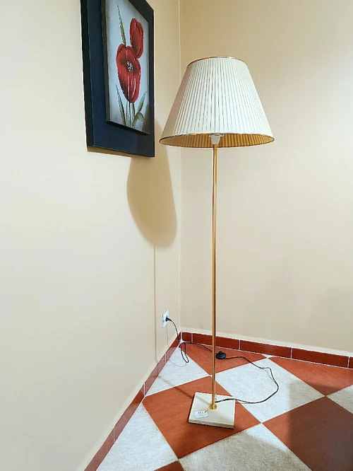 Lampadaire abat-jour modèle SILHOUETTE. HAUTEUR 1M60CM