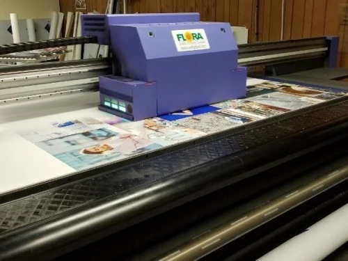 Impression UV à plat sur tous supports, petits et grands formats 