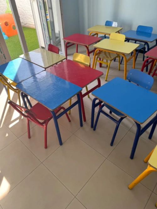 Chaises et tables pour enfants 