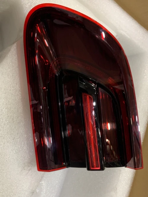 Feu arrière porshe macan côté aille