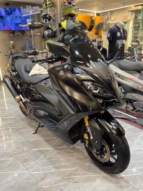 Yamaha Tmax 2023