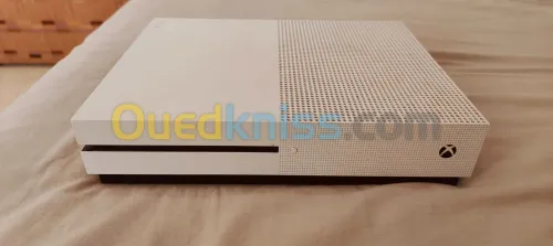 Xbox One S 500go + 6 jeux