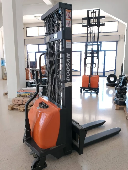 Gerbeur semi électrique Doosan 