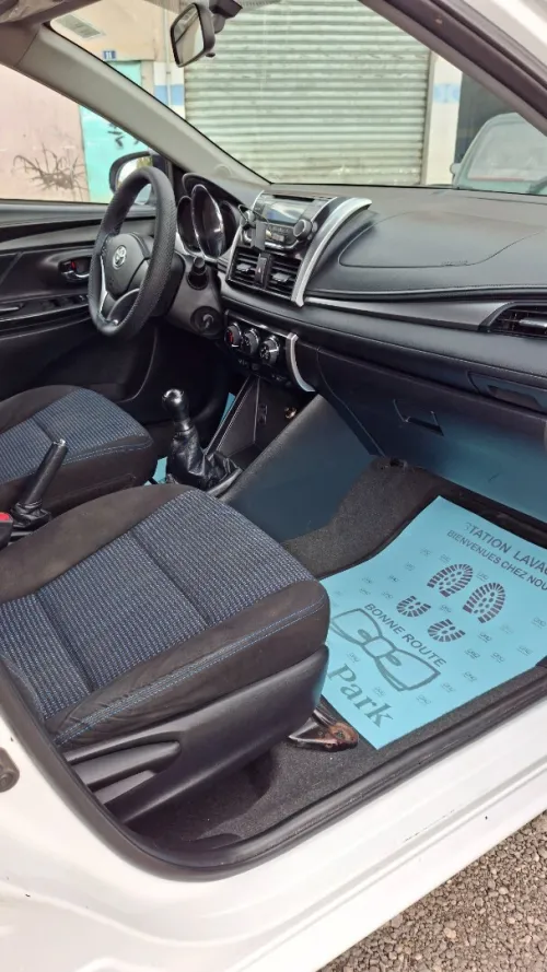 Toyota Yaris Sedan 2015 Play