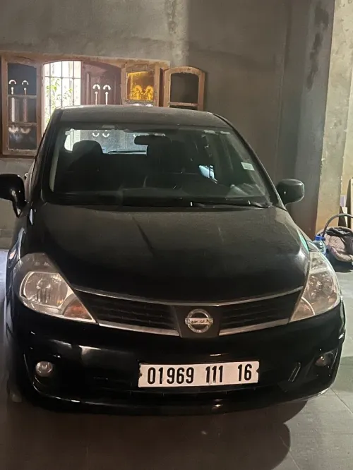 Nissan Tiida 5 portes 2011 Tiida 5 portes