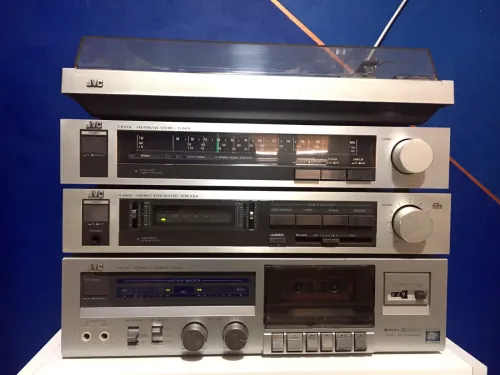 Chaine Stéréo JVC Vintage (Tourne Disque en panne) Sans baffles