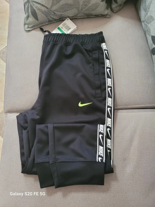 Vêtements et baskets Nike original 