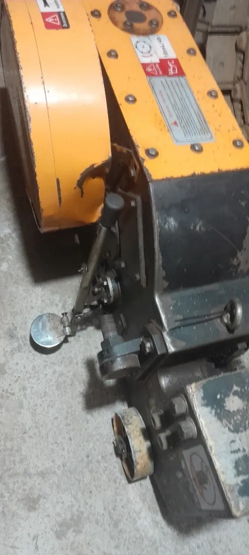 Machine coudeuse fre  est coupé très bon état italienne