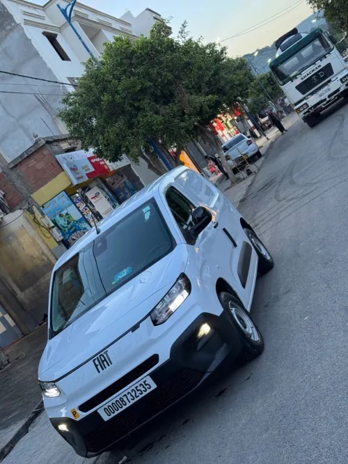 Fiat Doblo 2025 3 places