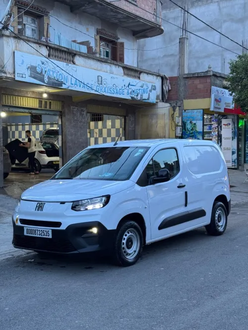 Fiat Doblo 2025 3 places