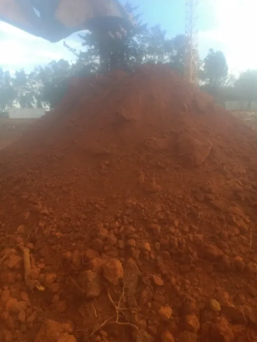 Terre végétale rouge