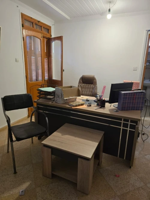 Bureaux et chaise