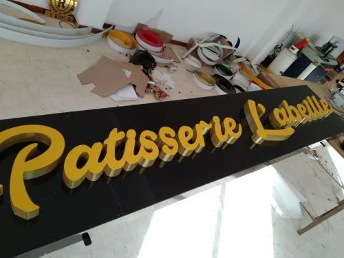 panneau publicitaire pub publicité إشهار enseigne lumineuse Alucobande et لوحات اشهارية
