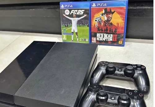 Ps4 fat avec 2  manettes 2 jeux