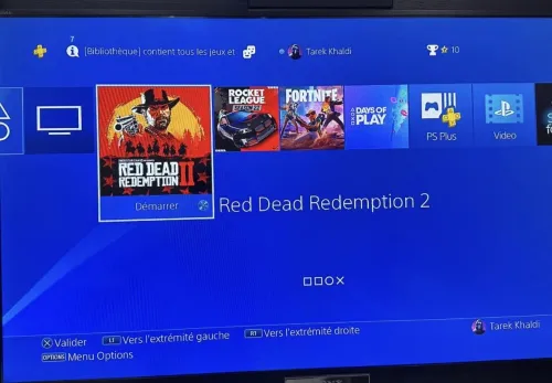 Ps4 fat avec 2  manettes 2 jeux