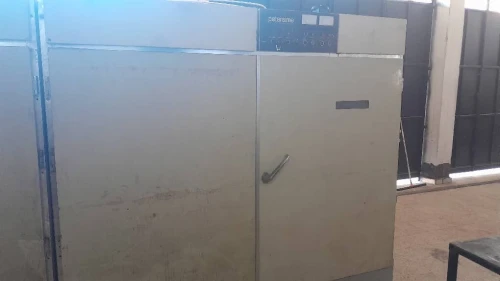 Machines à incubateur poussins