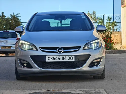 Opel Astra 4 portes 2014 Cosmo