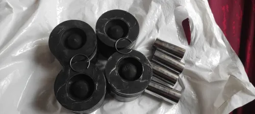 4 Piston 1.5 dci std Kangoo capture et les axes d'origine Renault pompe a eau et tondeur chaîne