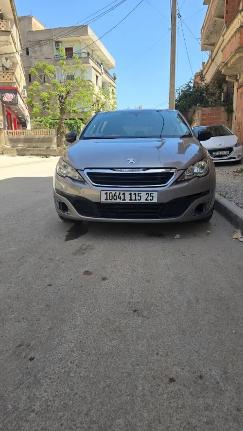 Peugeot 308 2015 1.6 essence simlpe